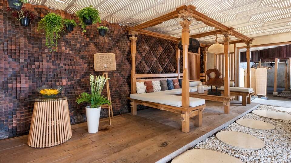 5 Star The Chand’s Three – Oceanfront Balinese Escape