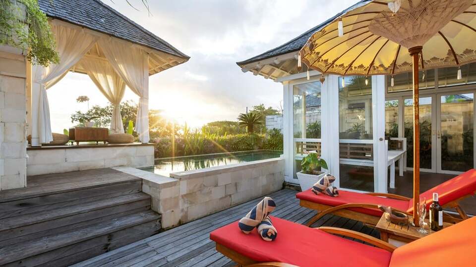5 Star The Chand’s One – Romantic Beachfront Haven