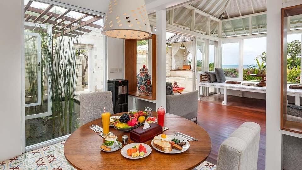 5 Star The Chand’s One – Sunset Beachfront Retreat