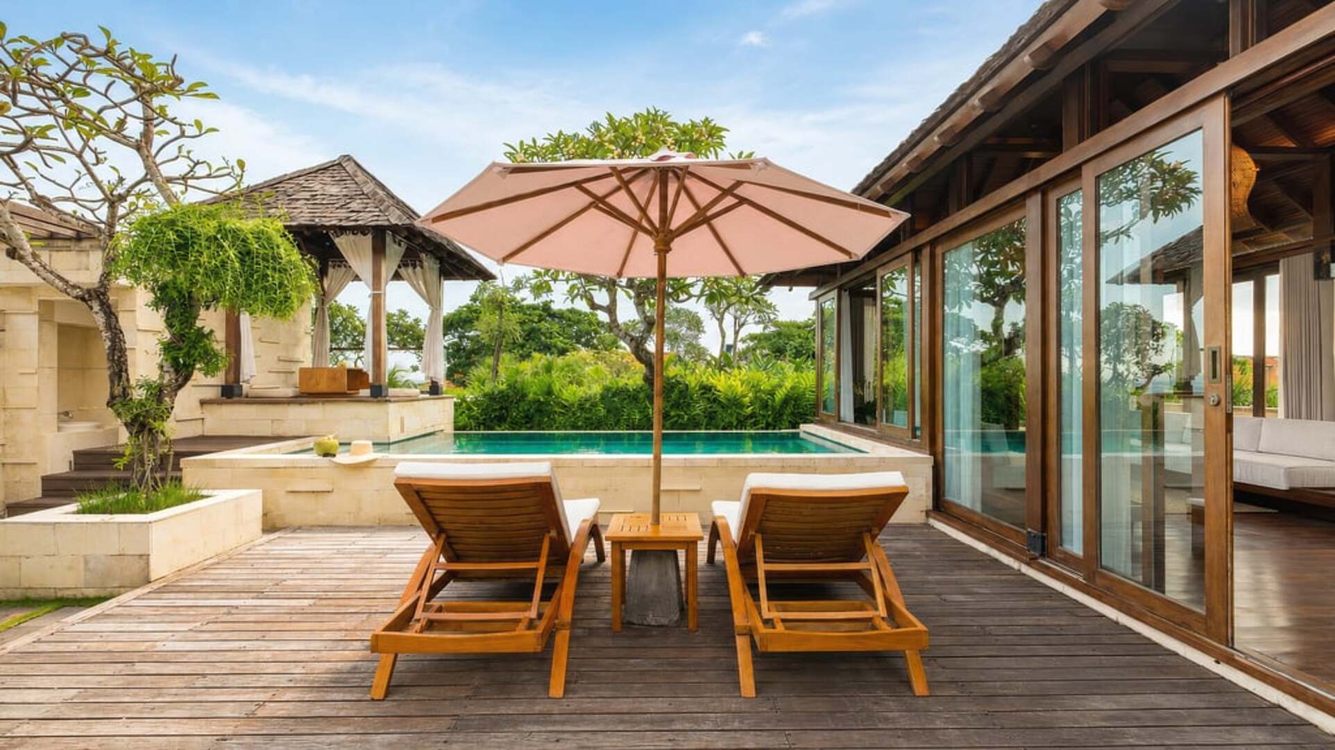 5 Star The Chand’s Two – Tropical Beachfront Escape