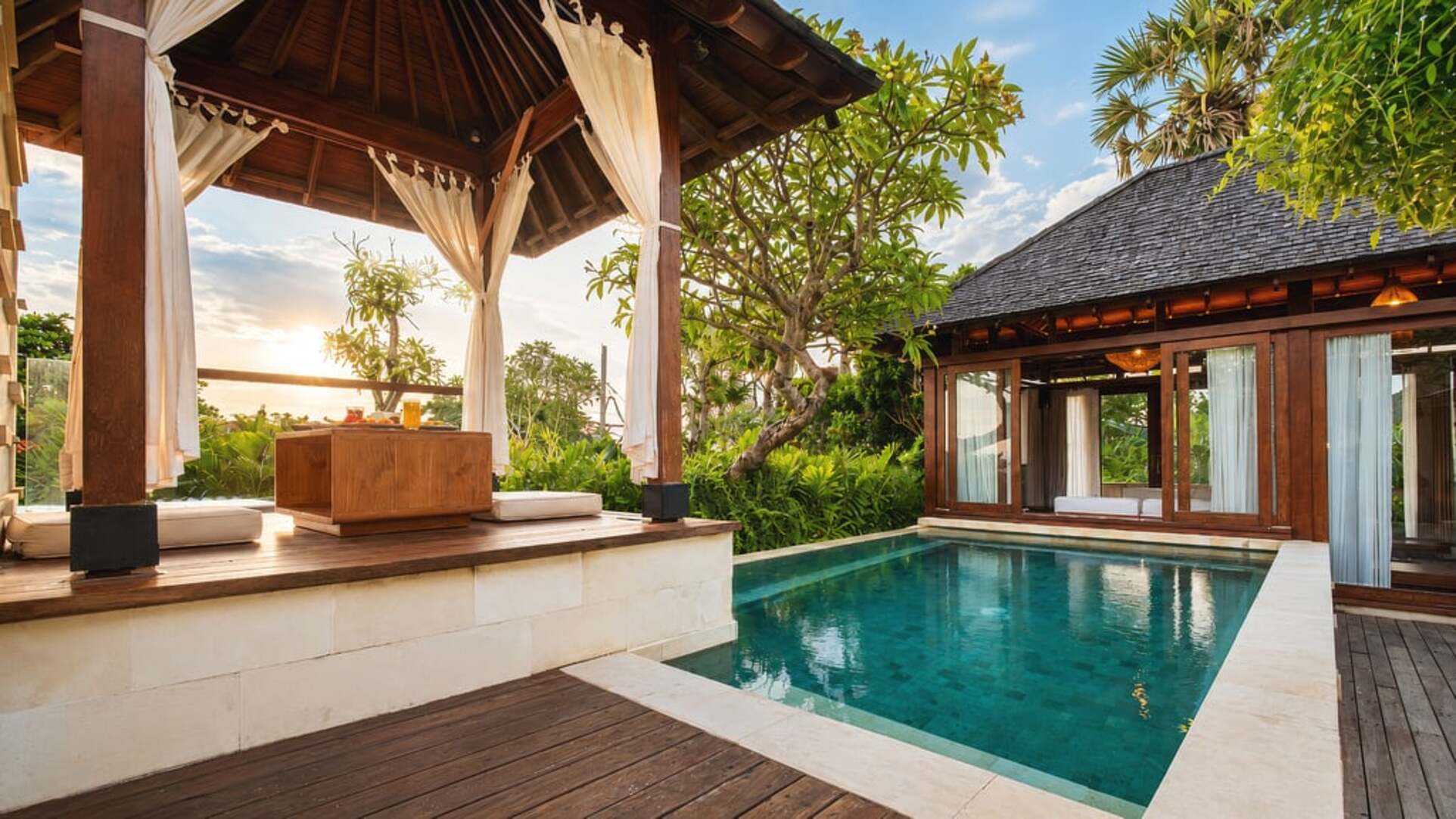 5 Star The Chand’s Two – Tropical Beachfront Escape