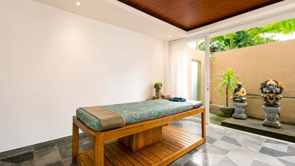 5 Star The Chand’s Two – Beachfront Serenity Escape