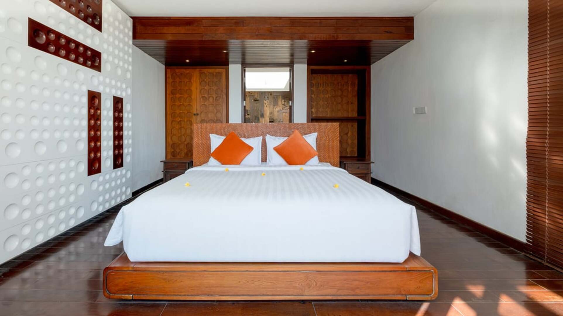 5 Star The Chand’s Two – Beachfront Serenity Escape