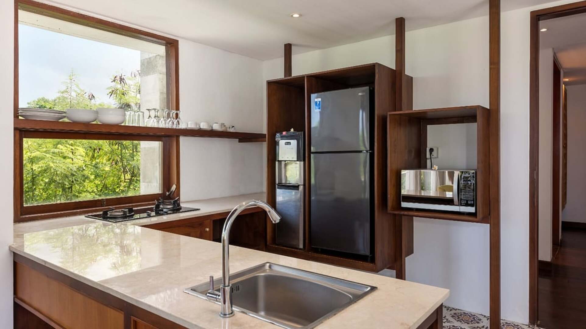 5 Star The Chand’s Two – Tropical Beachfront Haven