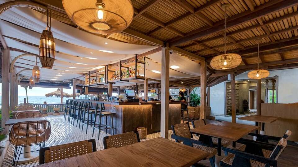 5 Star The Chand’s Two – Tropical Beachfront Haven