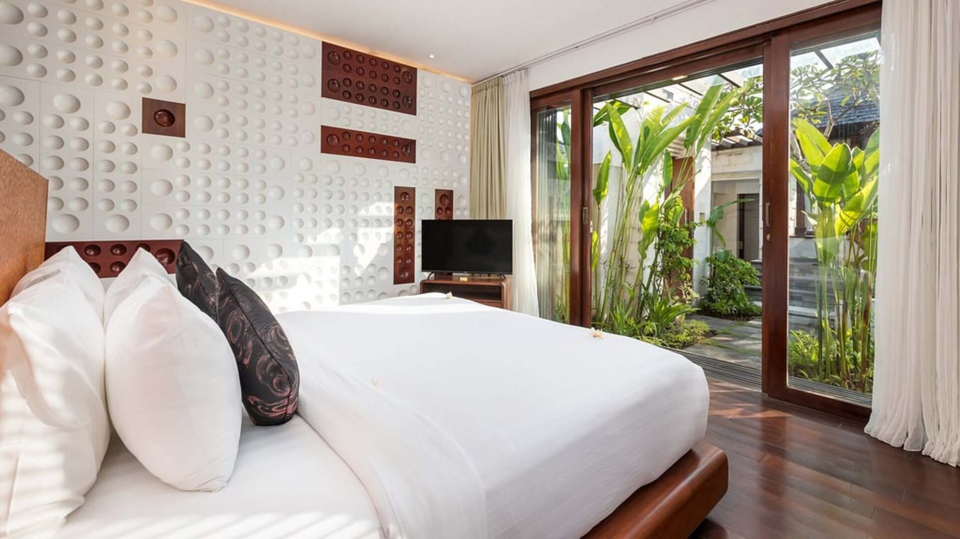 5 Star The Chand’s Estate – Exclusive Beachfront Collection