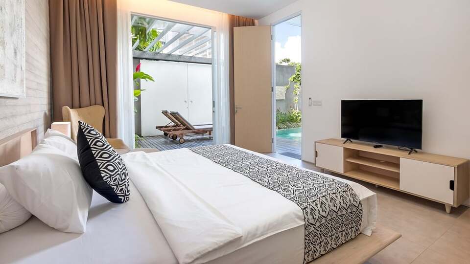 5 Star Swan Villa 1 – Tropical Seminyak Escape