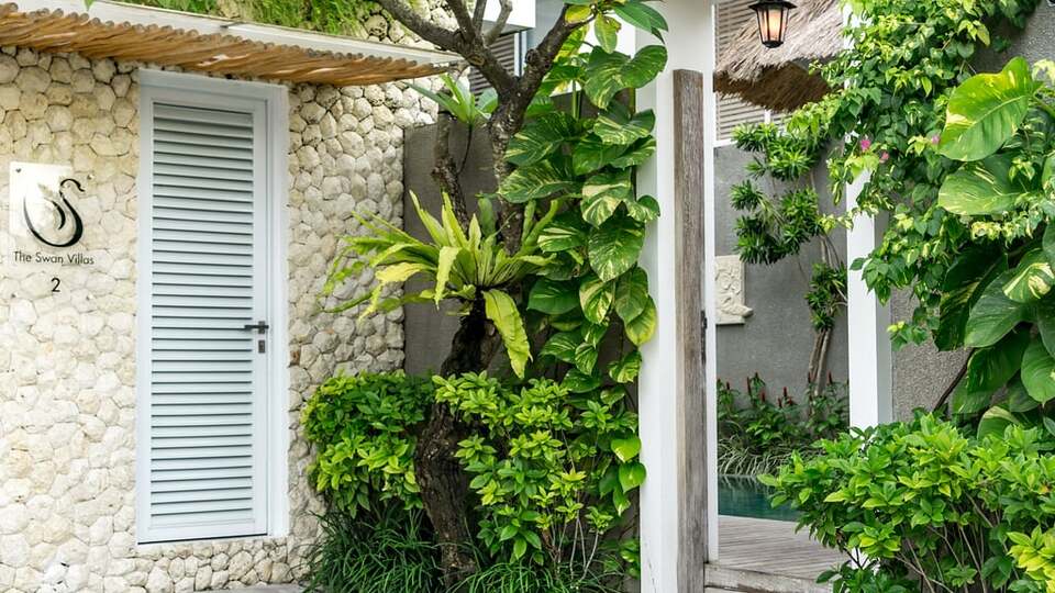 5 Star Swan Villa 1 – Tropical Seminyak Escape