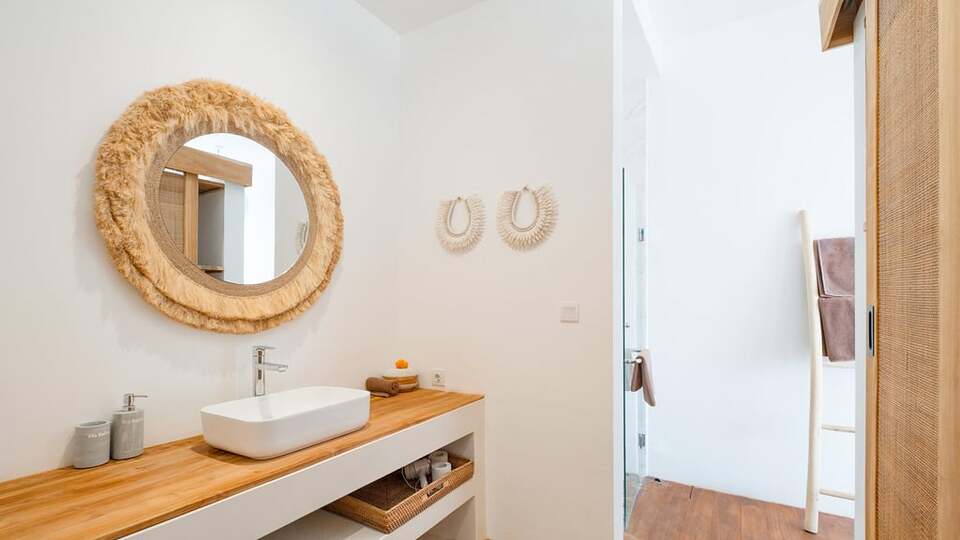 5 Star Villa Madissa – Modern Berawa Hideaway