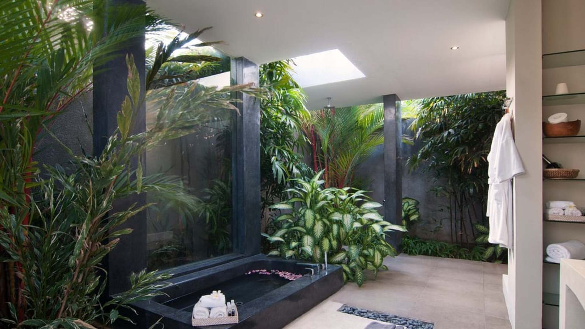 5 Star Alice Estate – Serene Seminyak Estate