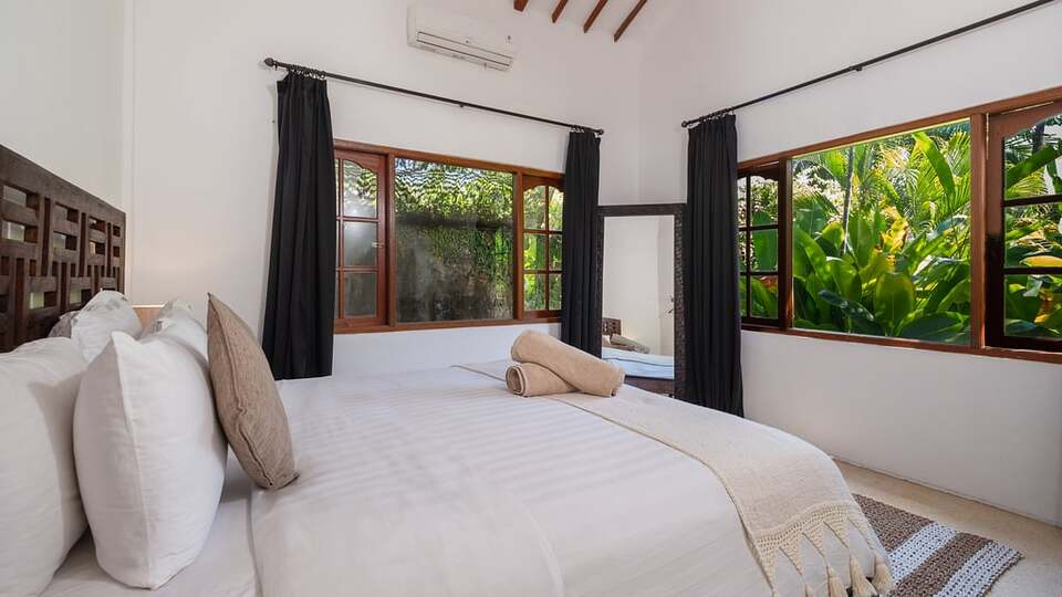 5 Star Villa Mogi – Serene Garden Escape