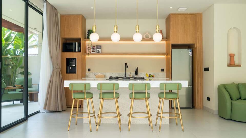 5 Star Loona Palm Seseh 1 - Contemporary Coastal Retreat