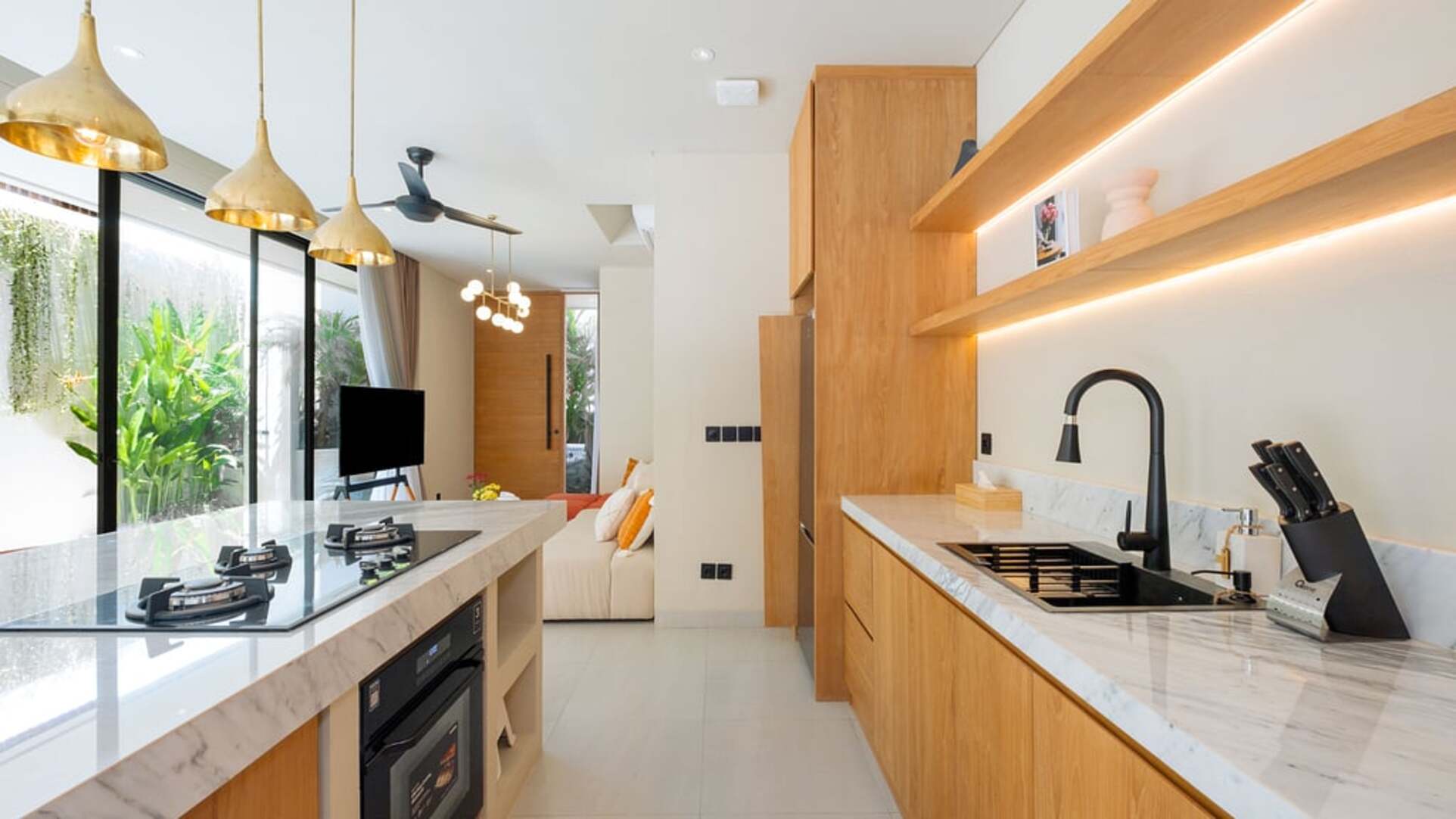 5 Star Loona Palm Seseh 2 - Modern Coastal Escape