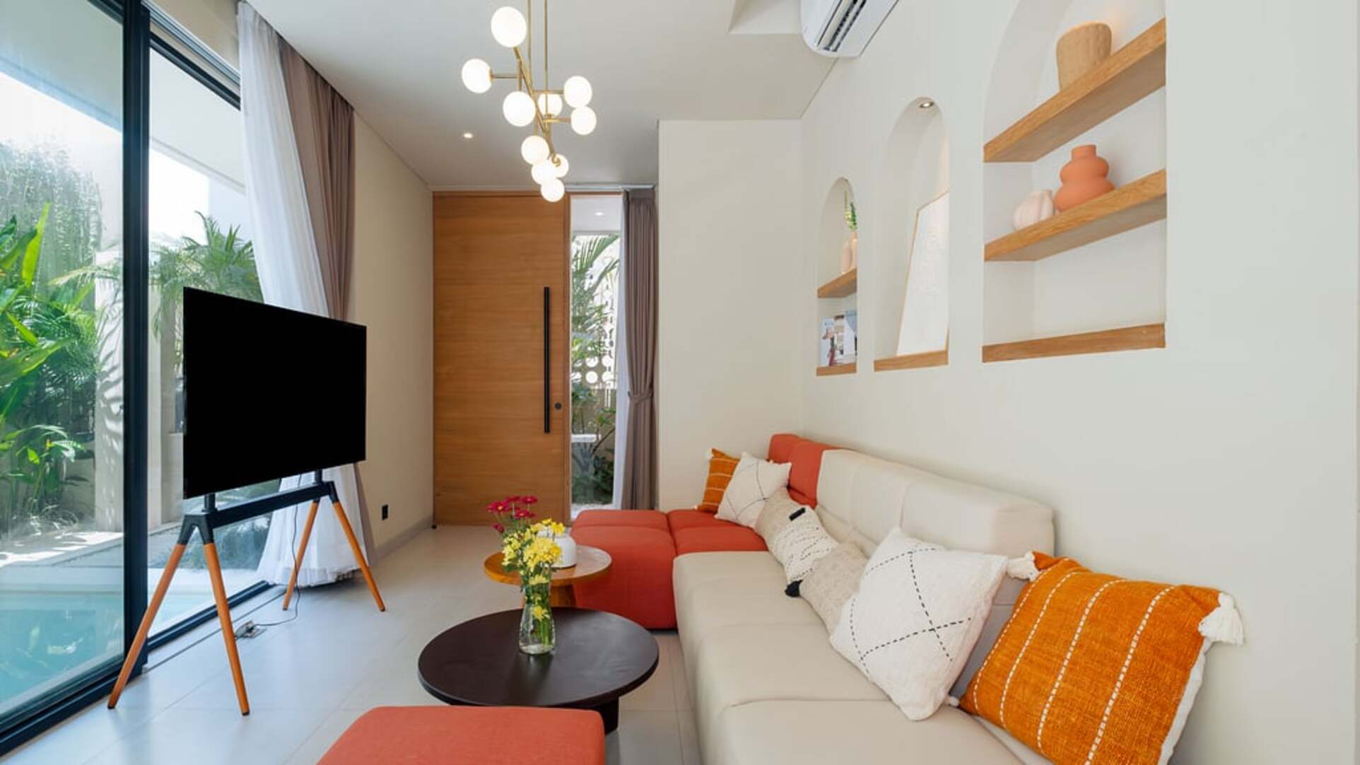 5 Star Loona Palm Seseh 2 - Modern Coastal Escape