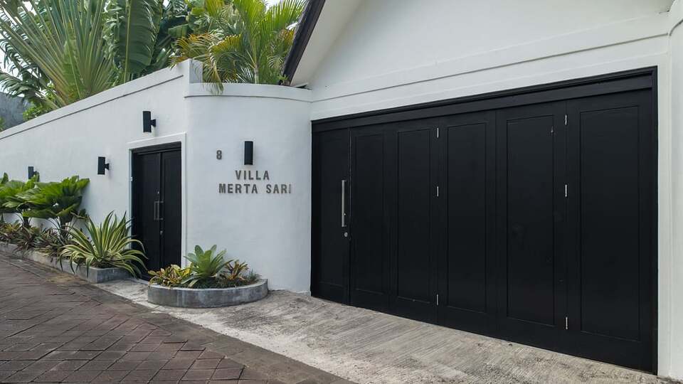 5 Star Villa Merta Sari 8 - Seminyak Serenity