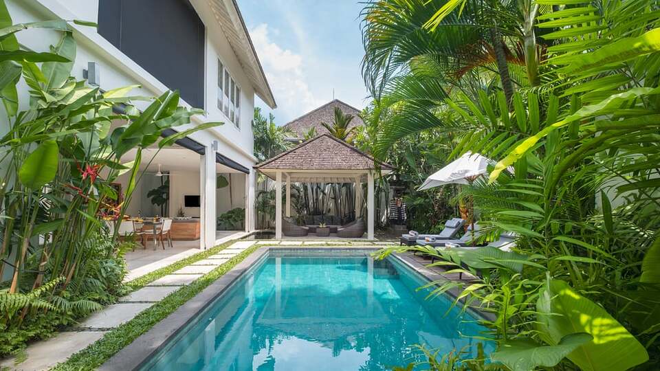 5 Star Villa Merta Sari 10 - Tropical Seminyak Retreat