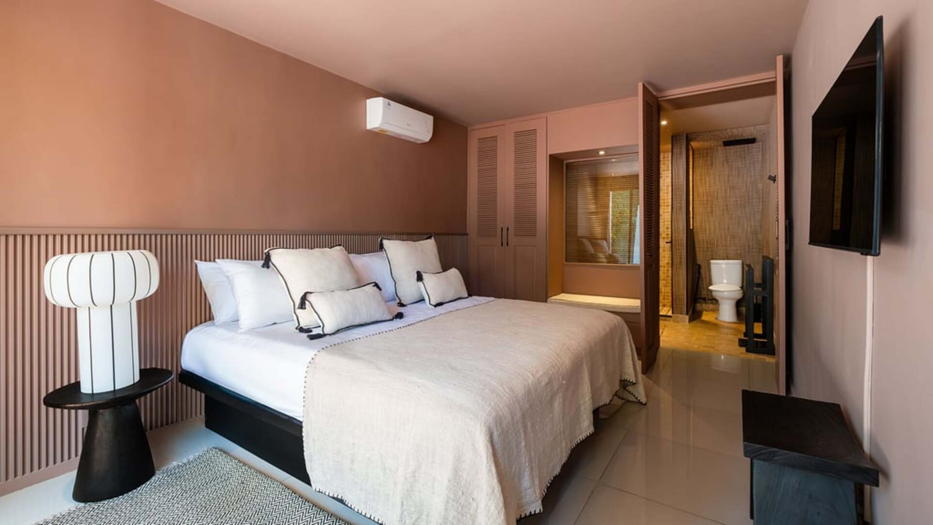 5 Star Villa Dreamora - Contemporary Kerobokan Escape