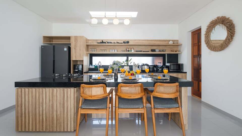 5 Star Villa Cansavina - Modern Seminyak Serenity