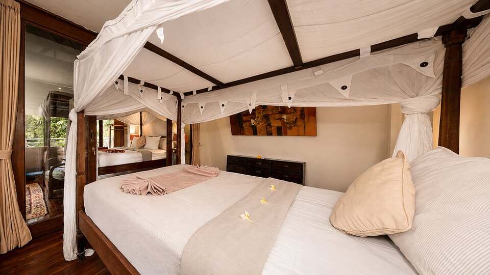 5 Star Villa Hangat – Tropical Balinese Sanctuary