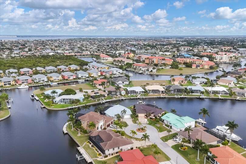 Beautiful, spacious, waterfront home with private pool in Punta Gorda