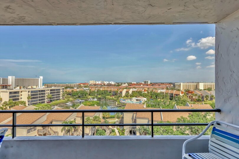 Large Balcony Overlooking North-West Siesta Key, the Intracoastal Waterway, and the Gulf