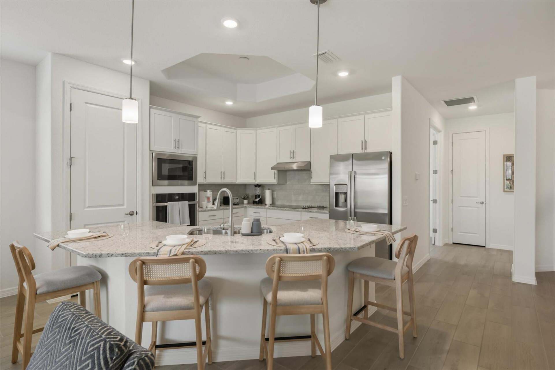 Bright, open, fully-equipped kitchen