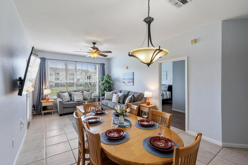 Living Room / Dining