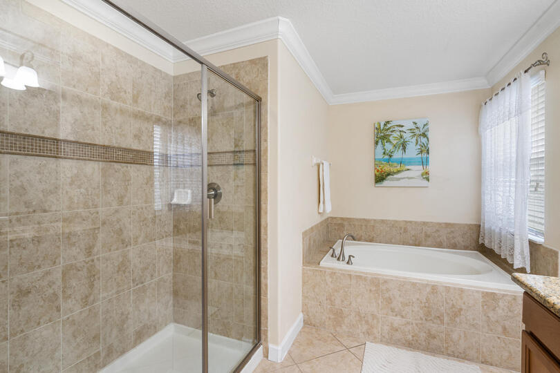 Master King Bathroom 1 Upstairs Tub & Shower