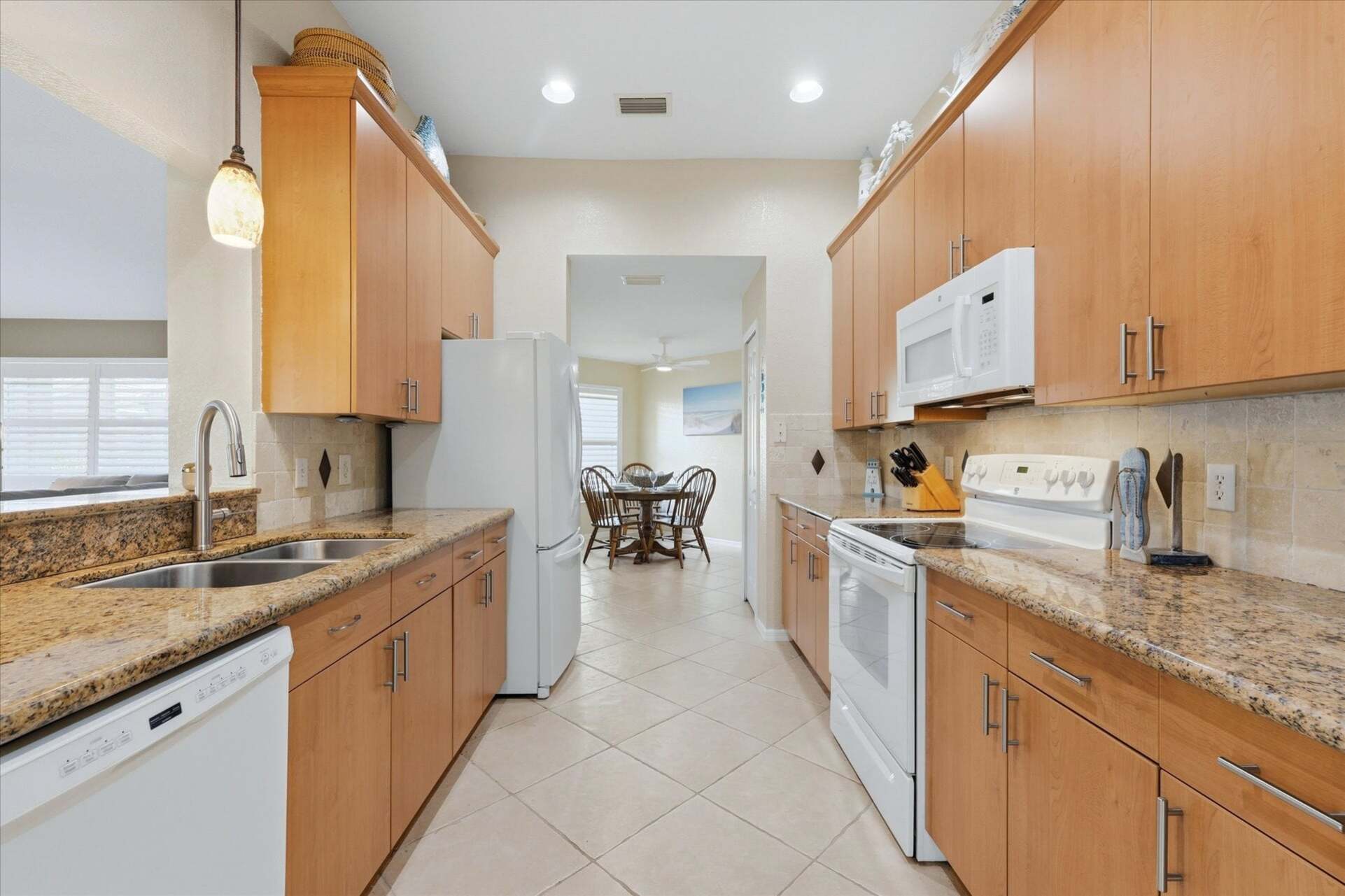 Fully-equipped kitchen