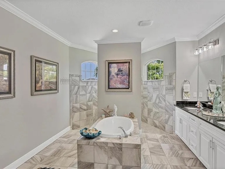 Primary en suite with large walk-in shower, soaking tub and double vanities