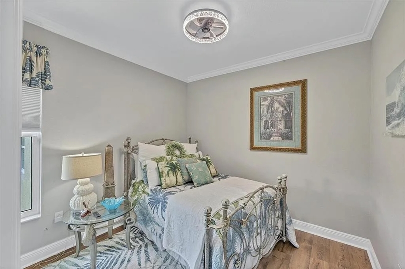 Guest bedroom 1 with Queen bed and 40" Smart TV