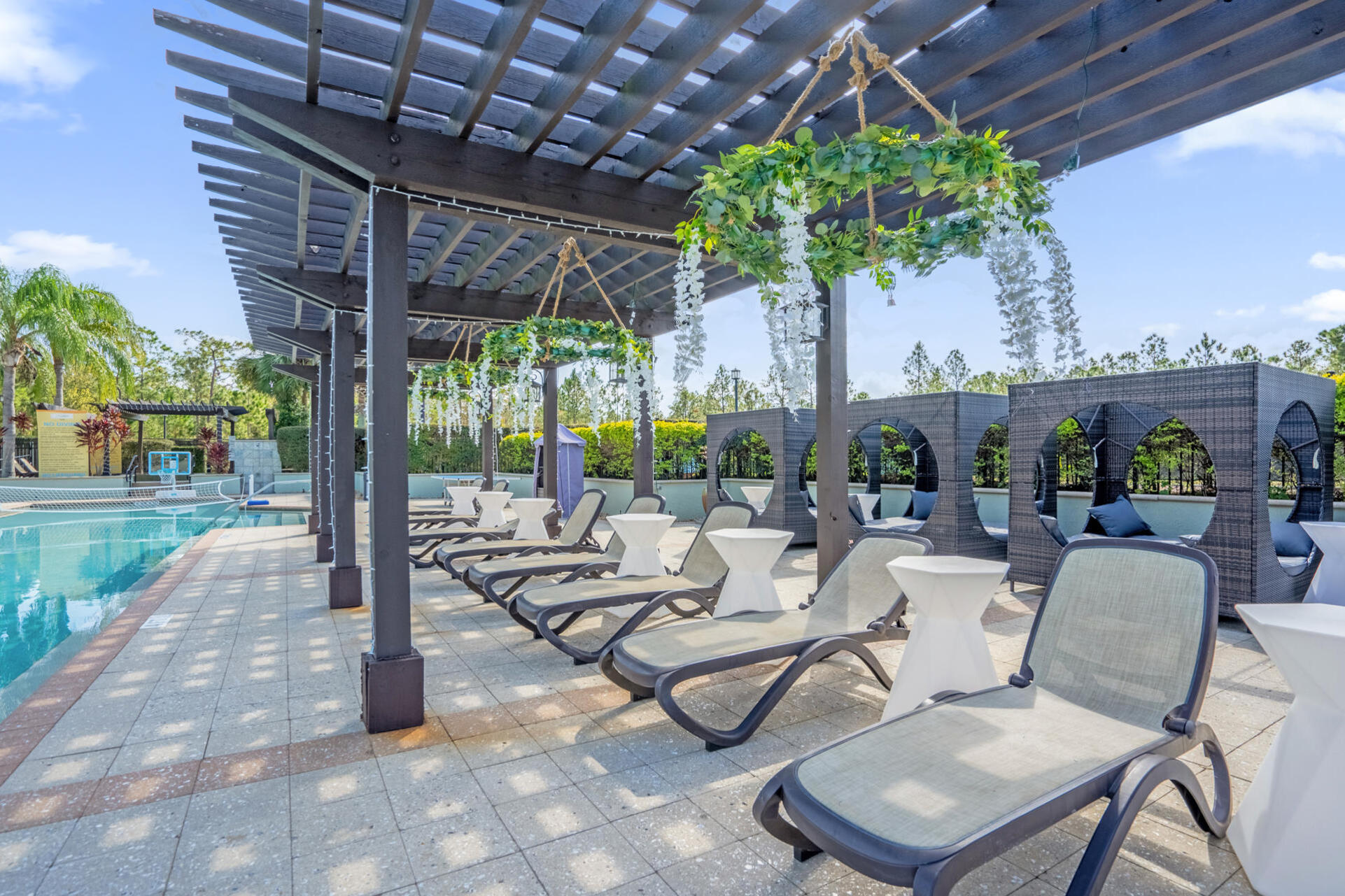 Loung/Pool Area