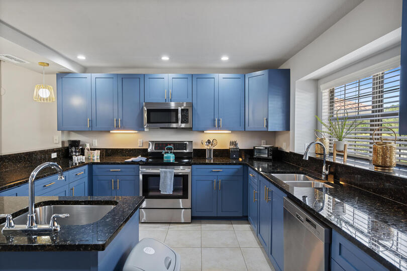 Kitchen (Angle)