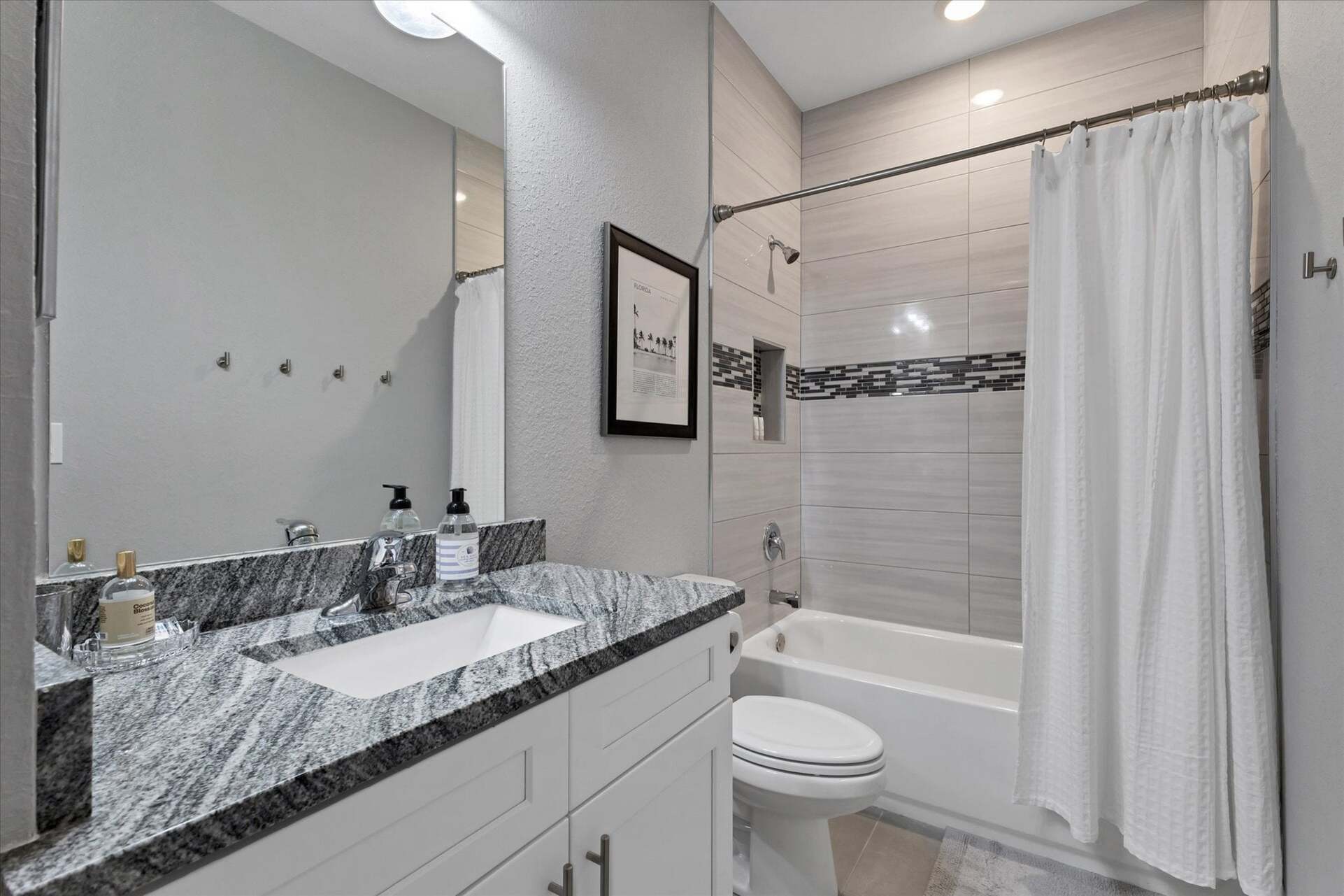 Guest bathroom with shower/tub combo
