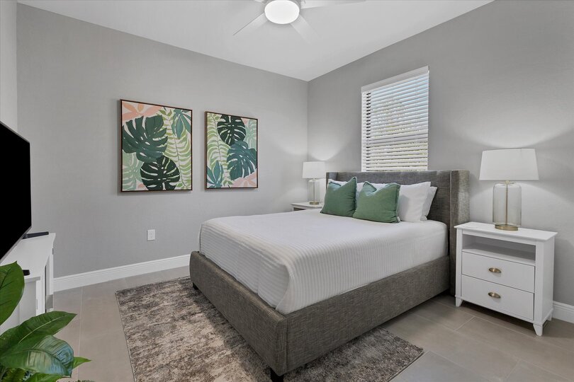 Guest bedroom 2 with queen bed