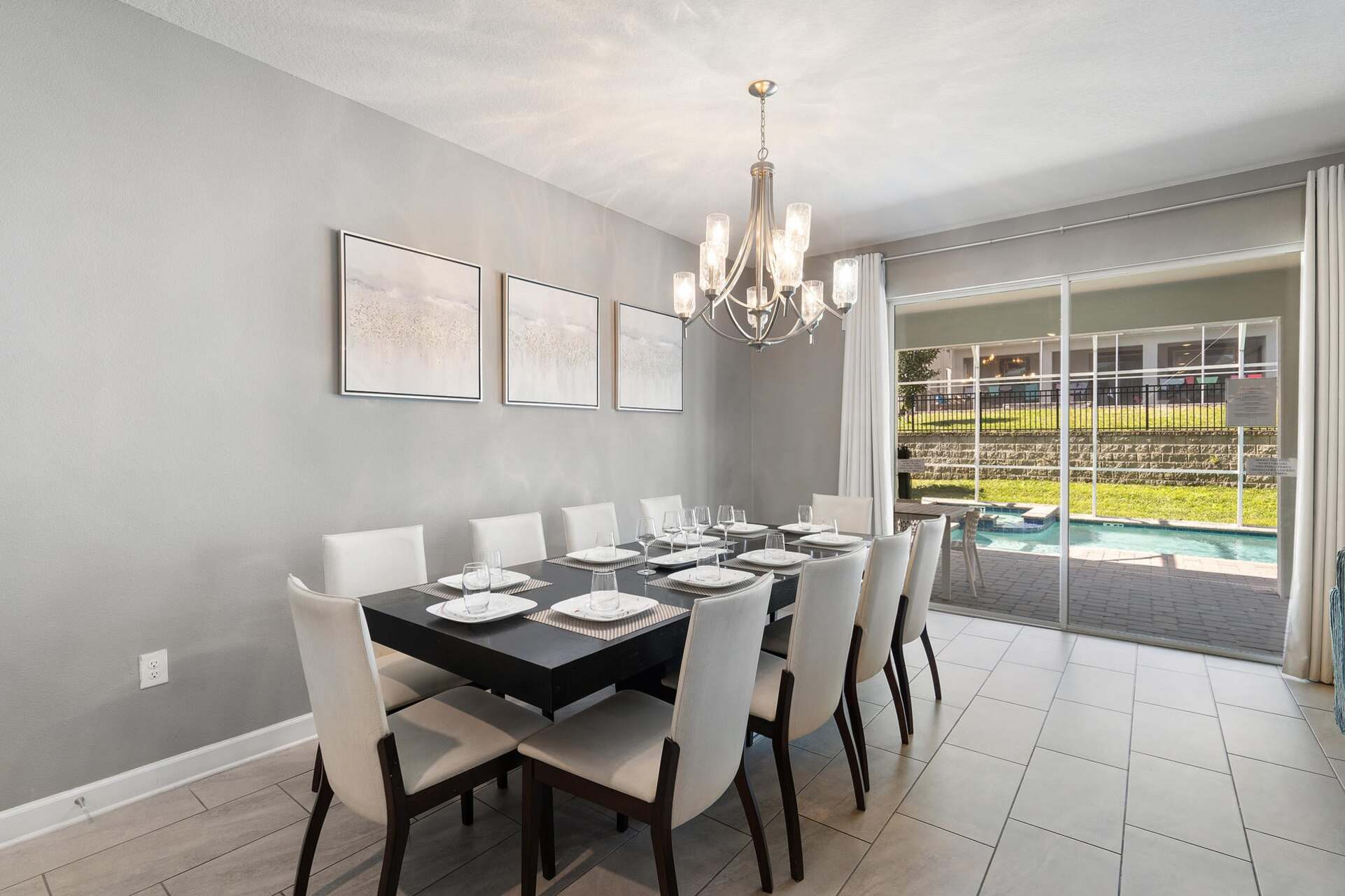 Dining (Angle)