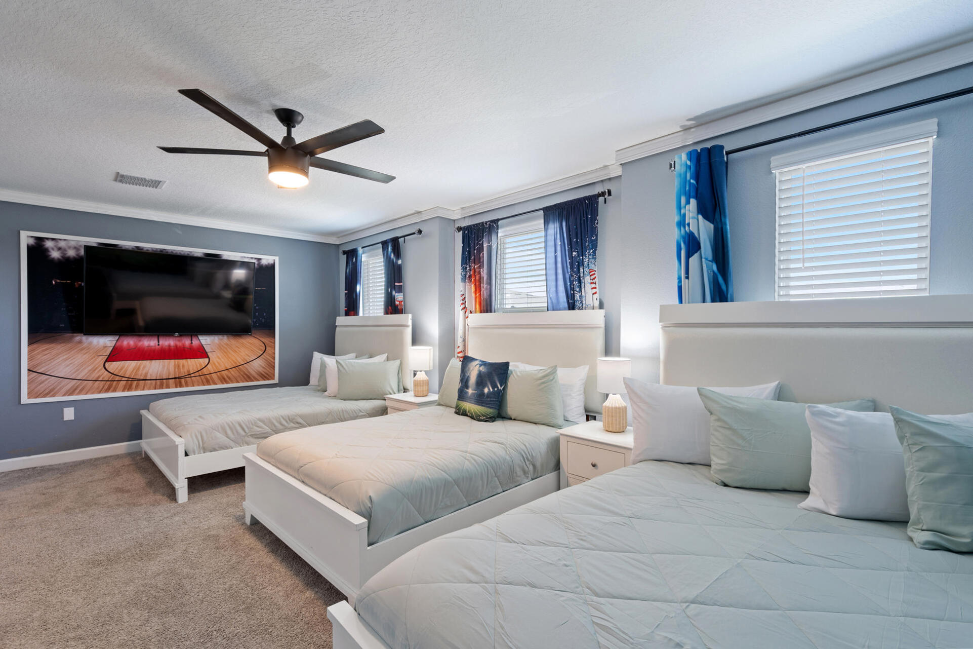 Two Queen Beds, One Double Bedroom 9 65" Roku TV
