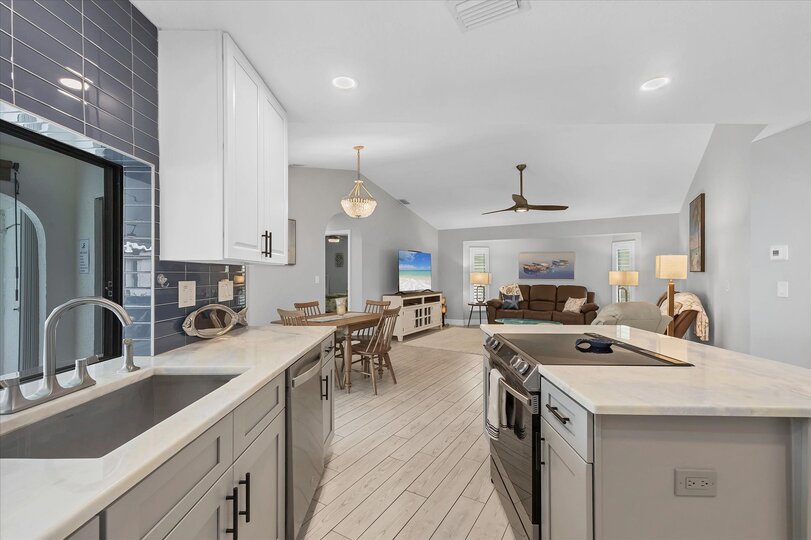 Beautiful, fully-equipped kitchen with new appliances. Kitchen island seats 2