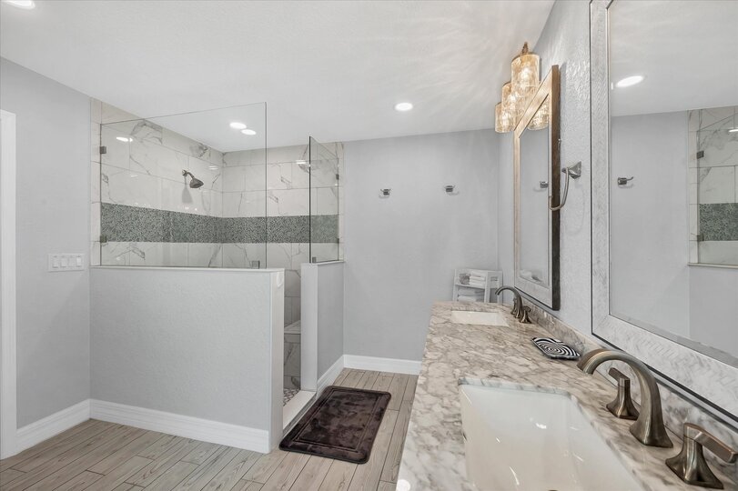 En suite with large walk-in shower, double vanities and soaking tub
