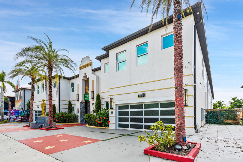 Exterior/Parking