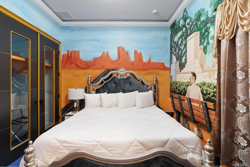 Forest Gump King Suite Bedroom 1 Downstairs