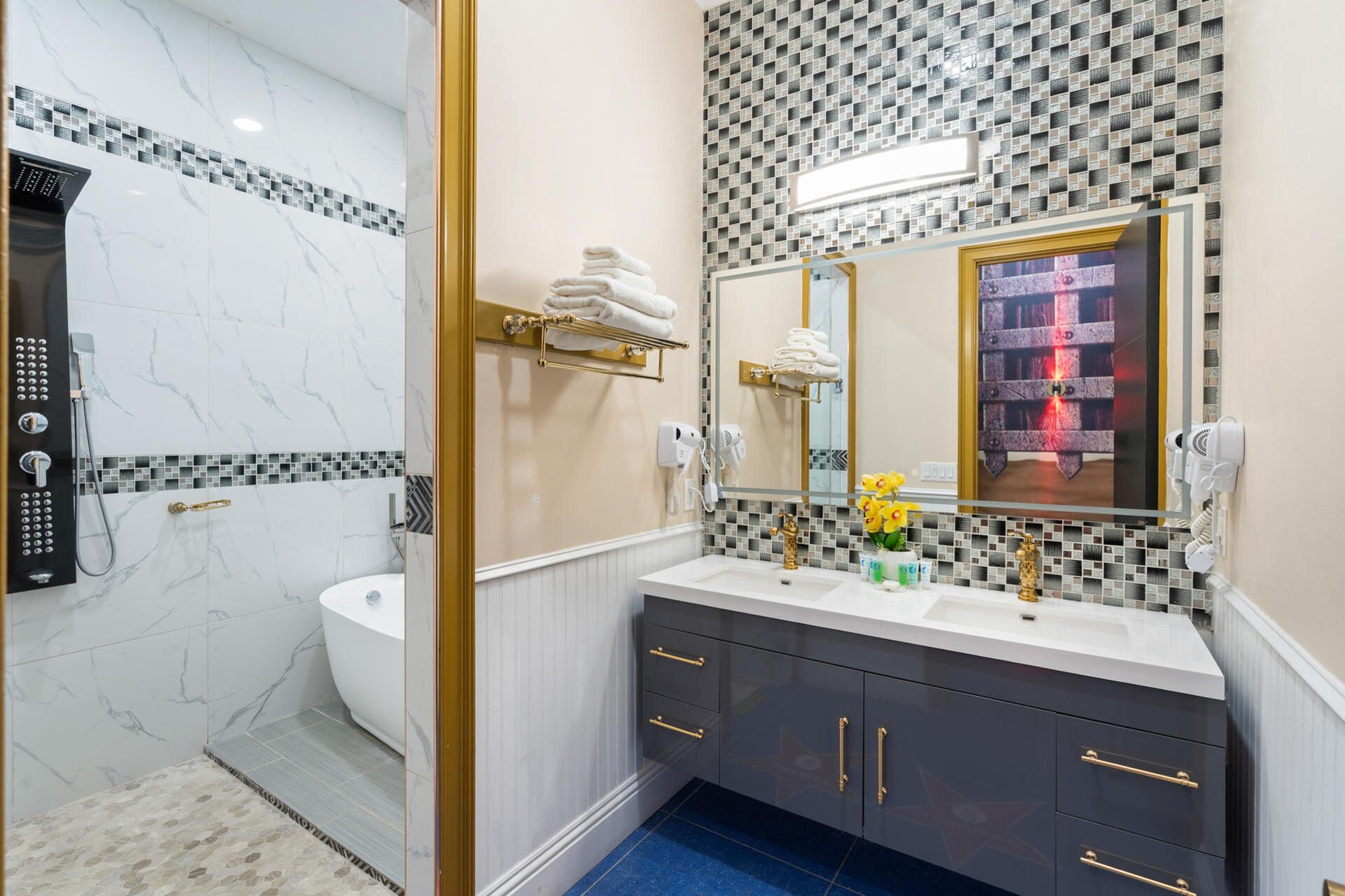Gladiator Bathroom 4 Tub & Rain Shower