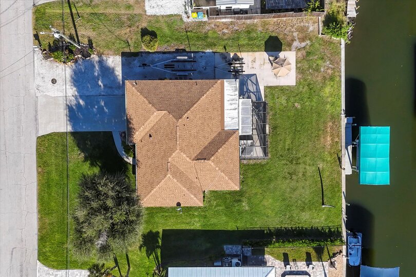 Quaint 2 bedroom, 2 bathroom waterfront home with private hot tub on Lemon Bay in Englewood, FL