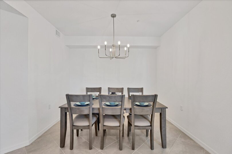Dining area. Dining table seats 6