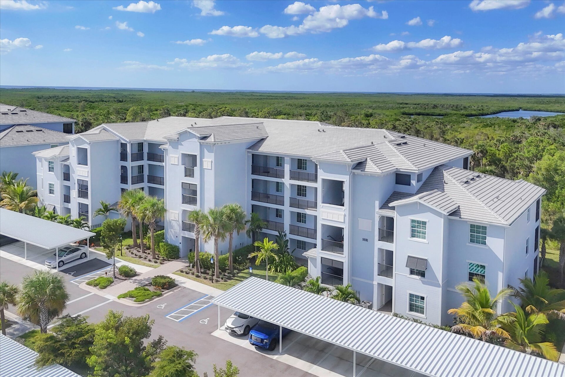 Beautiful 3 bedroom, 2 bathroom condo overlooking the nature preserve in Heritage Landing Golf Resort