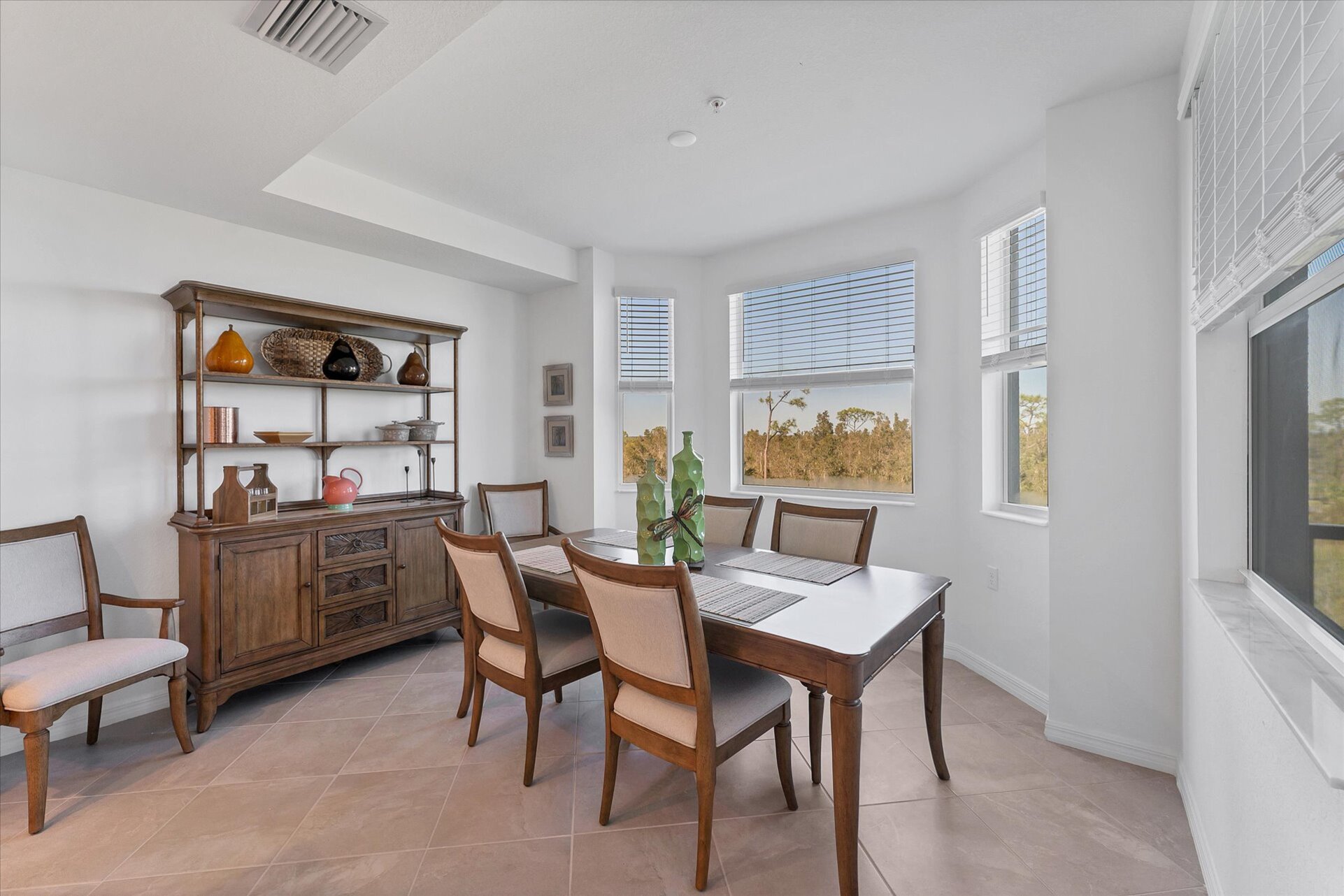 Dining table seats 6 with seating for 3 more at kitchen island