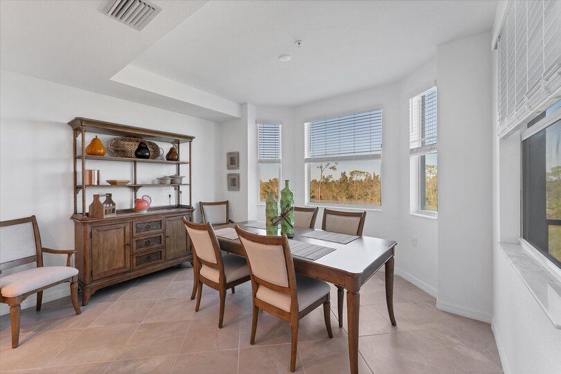 Dining table seats 6 with seating for 3 more at kitchen island