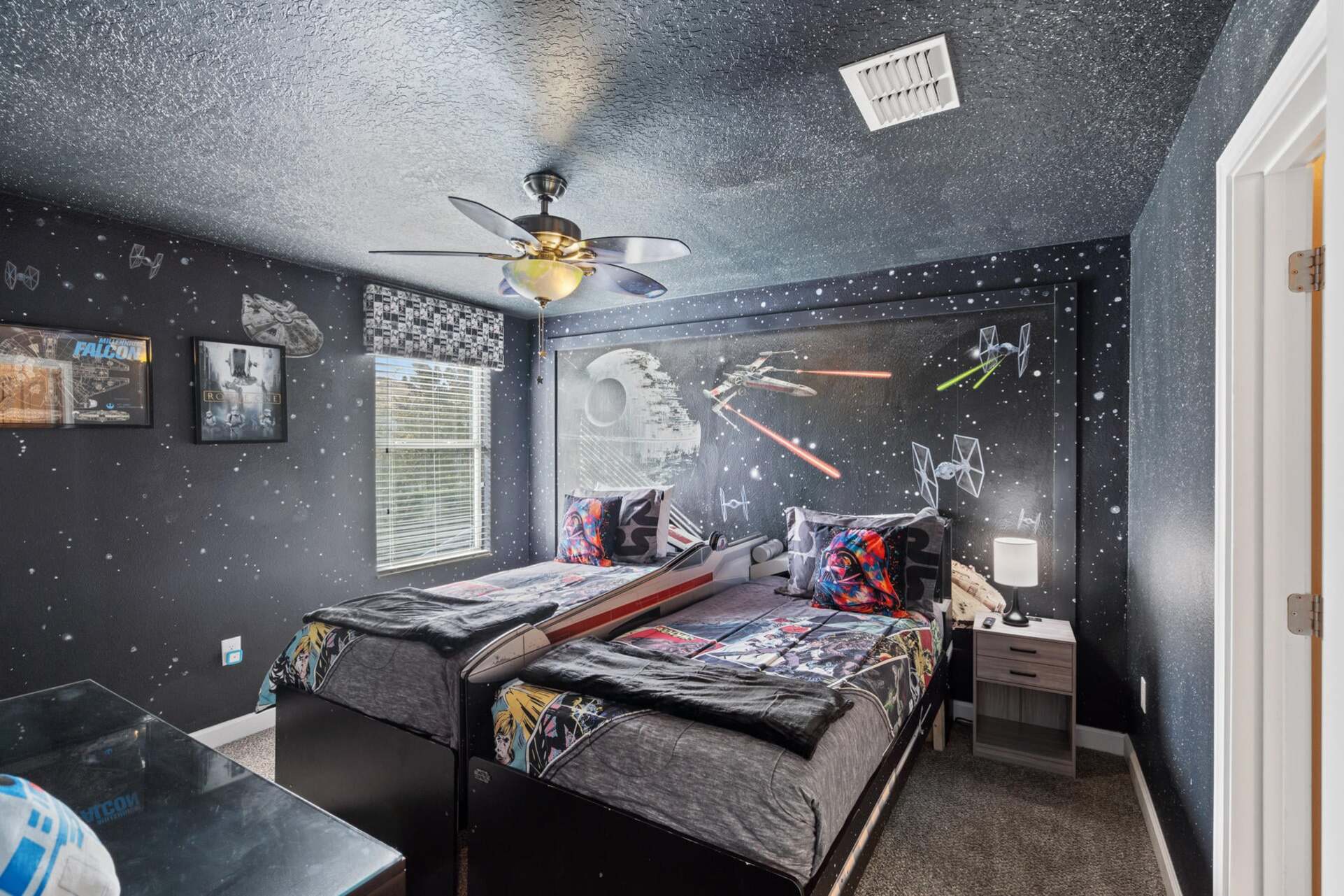 Two Twins Bedroom 8 Upstairs Shared Bathroom 40" Roku TV Star Wars Theme