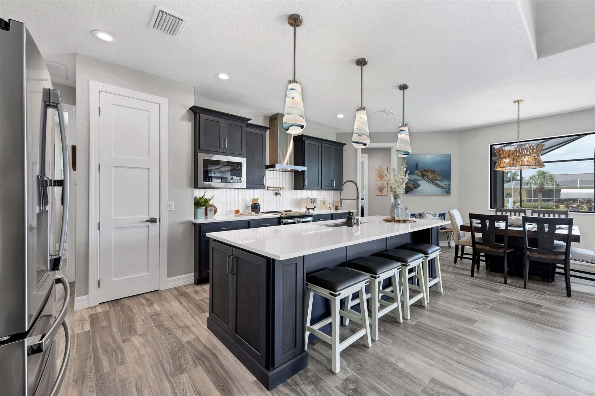 Bright, open, fully-equipped kitchen