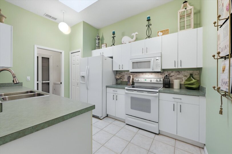Bright, fully-equipped kitchen